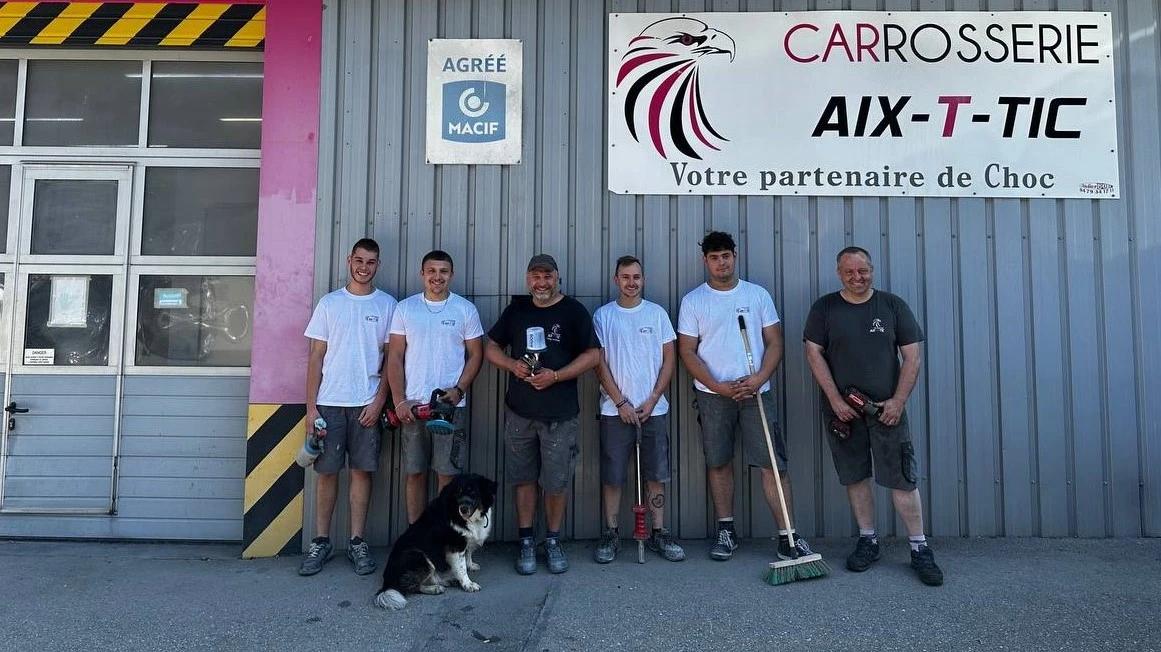 L'équipe de carrossiers professionnels de AIX-T-TIC à Aix-les-Bains